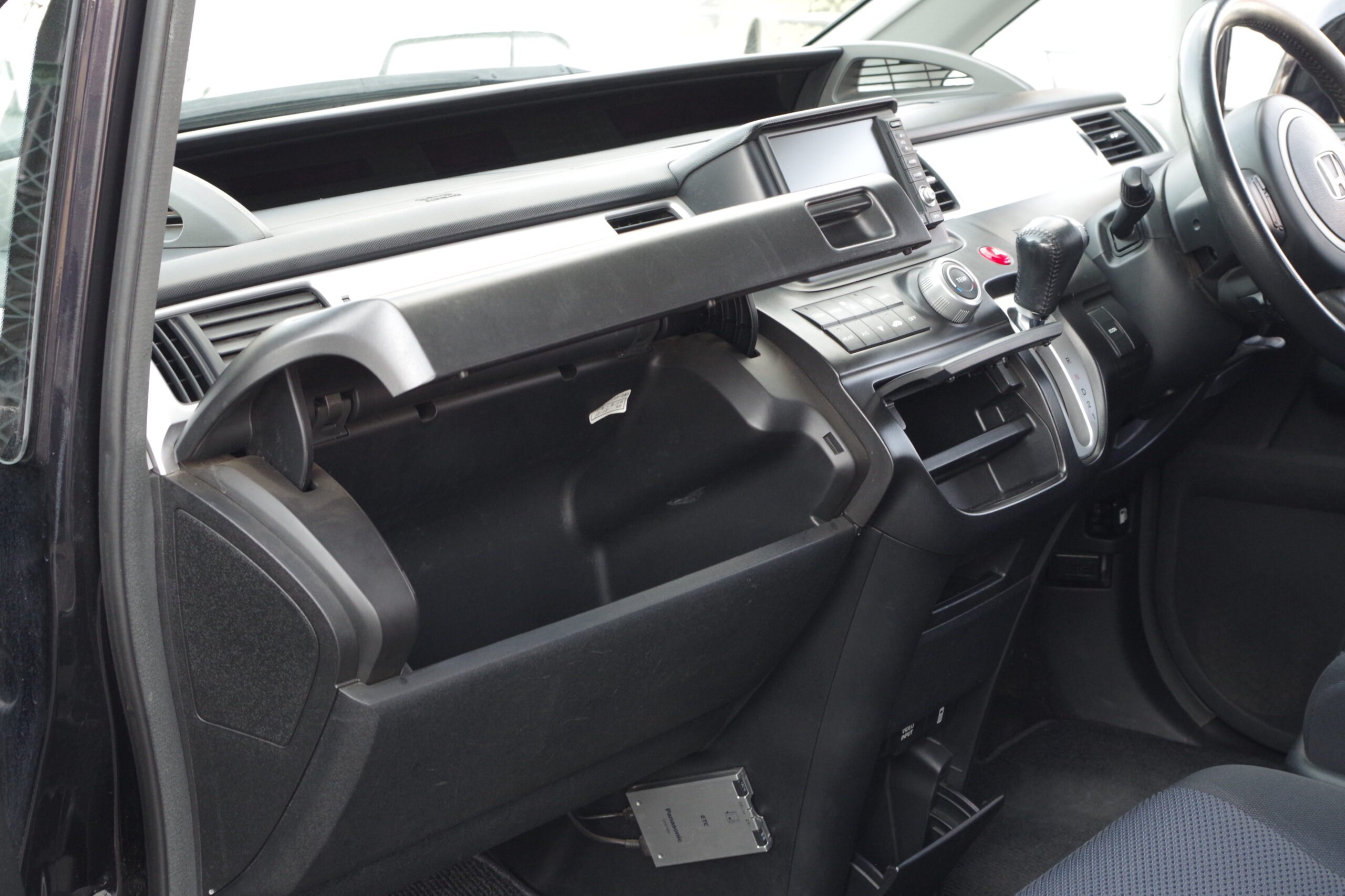 ステップワゴン SPADA Ｓタイプ特別仕様車・HDD NAVI SMART STYLE Edition	(ブラック)