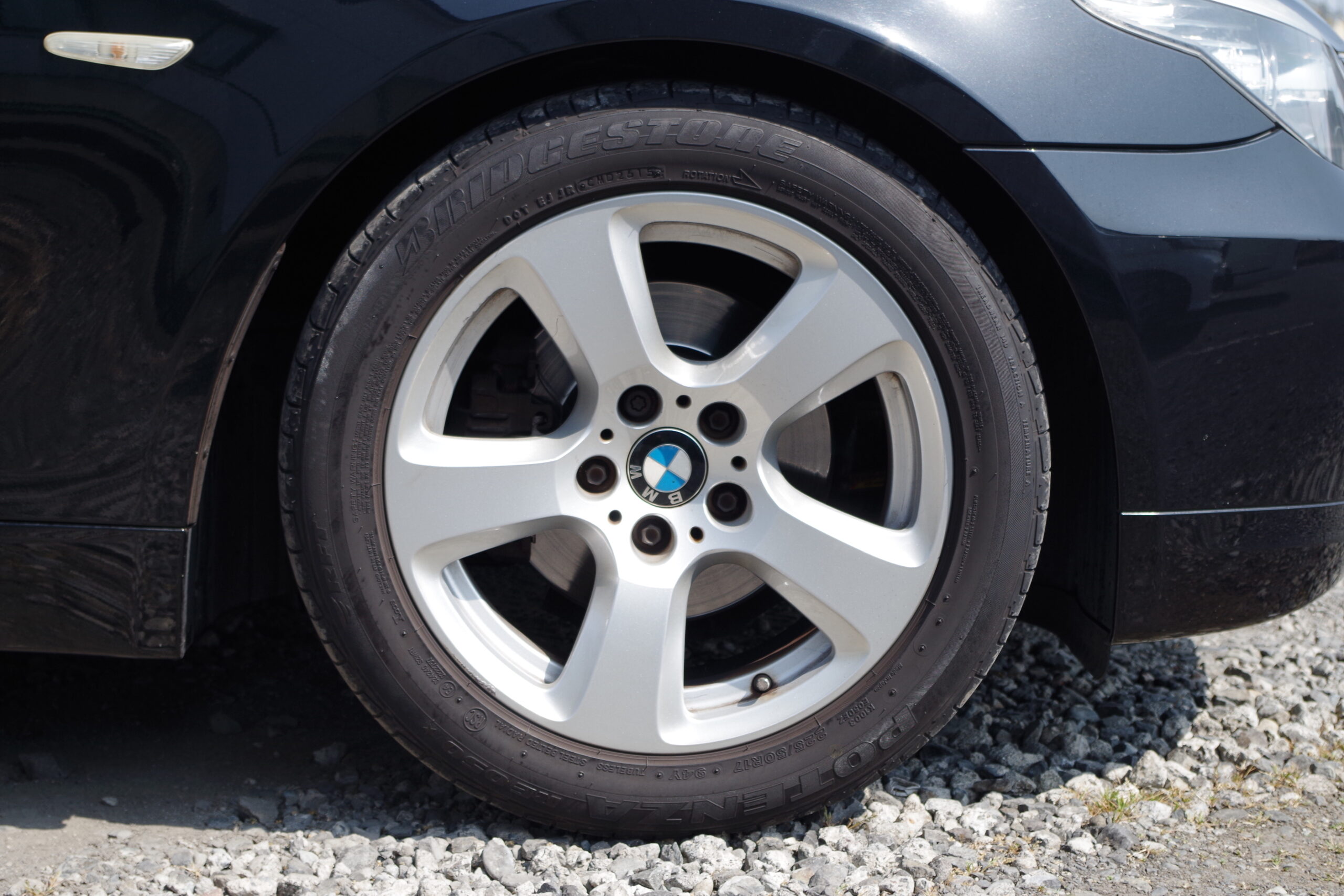 BMW 525i ハイラインパッケージ (ブラック)