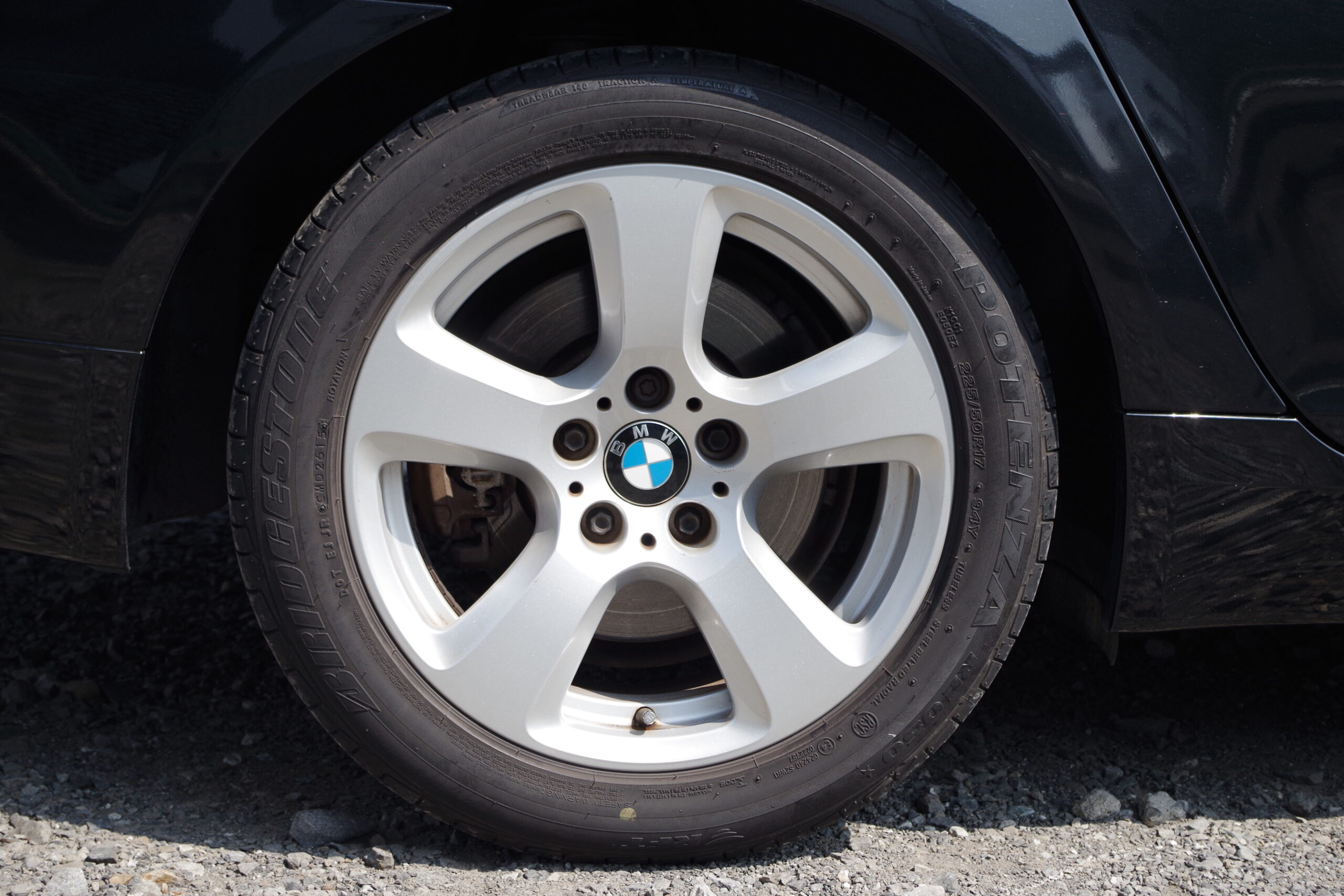 BMW 525i ハイラインパッケージ (ブラック)